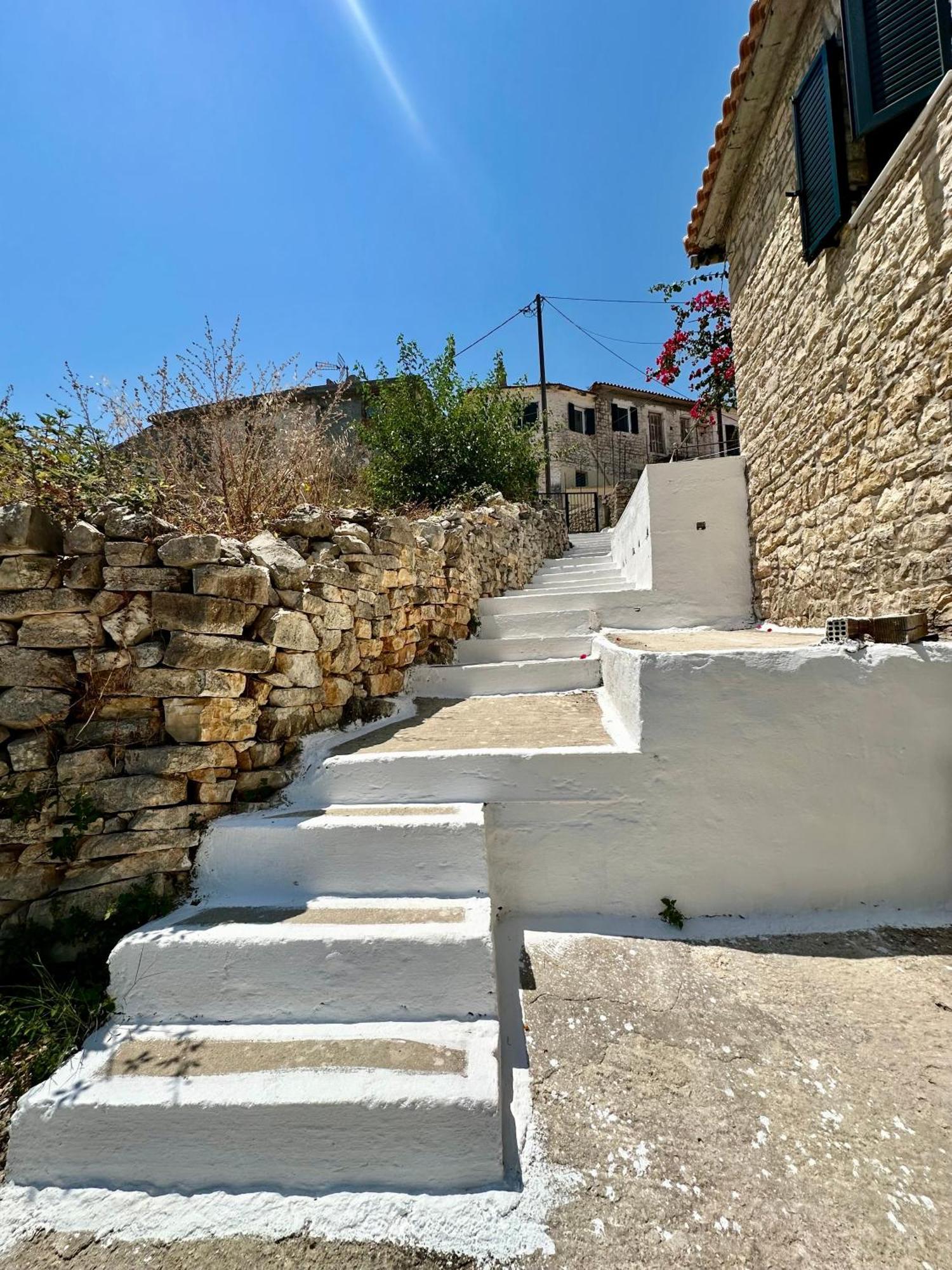 Villa Chrysavgi Stone House Katomerion Esterno foto